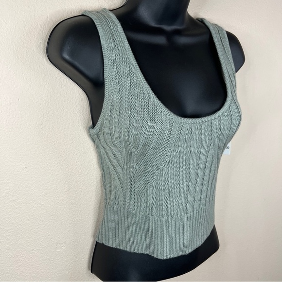 NEW Small Le Lis Green Wool Blend Crop Top Knit Sleeveless Tank Top Scoop Neck - Picture 4 of 10